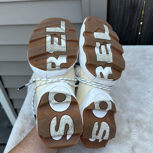 Sorel Cream Sneakers with Blue Highlights Size 8.5 - Picture 8 of 9